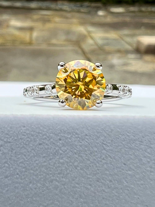 Front view of the colorful moissanite ring in yellow|Color:Yellow