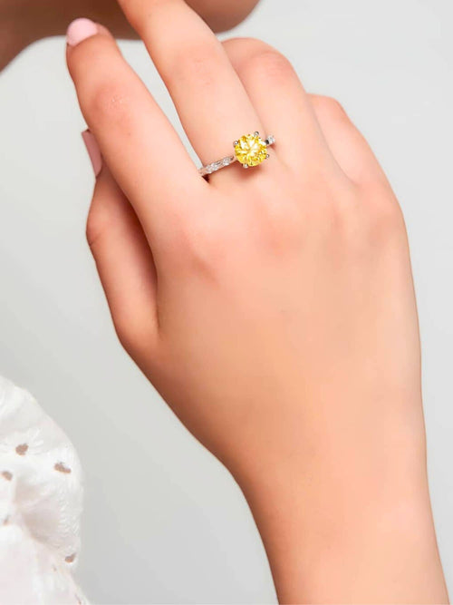 Model wearing the colorful moissanite ring in yellow|Color:Yellow