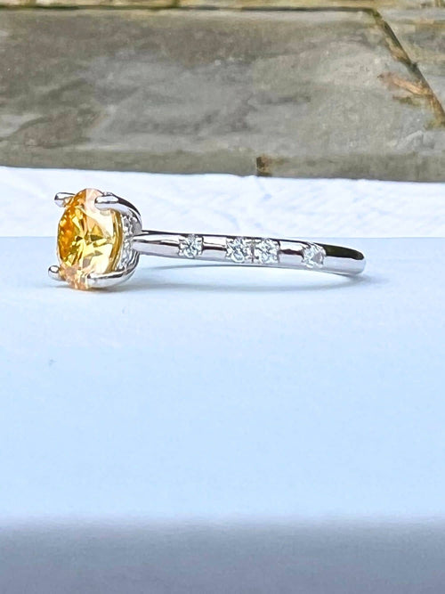 Side view of the colorful moissanite ring in yellow|Color:Yellow