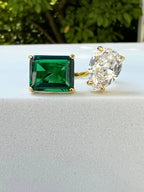 front view of the emerald toi et moi ring