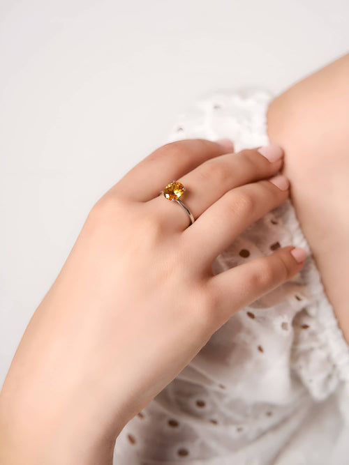 Model wearing the golden sapphire ring on her middle finger
