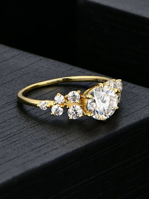 side view of the moissanite aurora ring